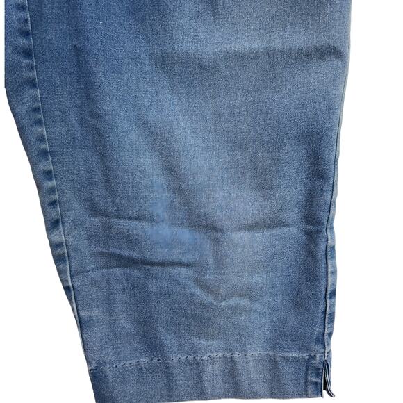 Alfred Dunner Blue Denim Elastic Waist Pull On Capri Jeans Pockets 10 Petite - Picture 4 of 11